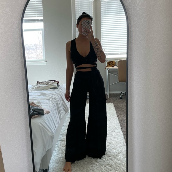 Pants - Coachella outfit Black two-piece top and wide leg pants set size small